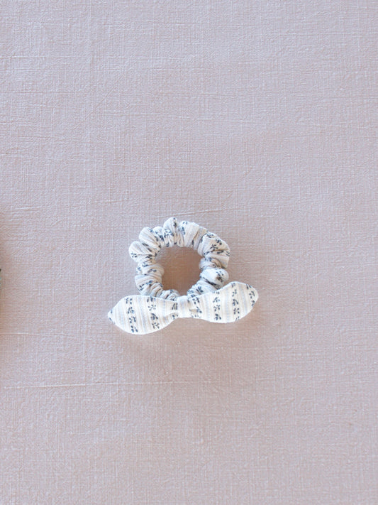 bow scrunchie . wallpaper lace floral