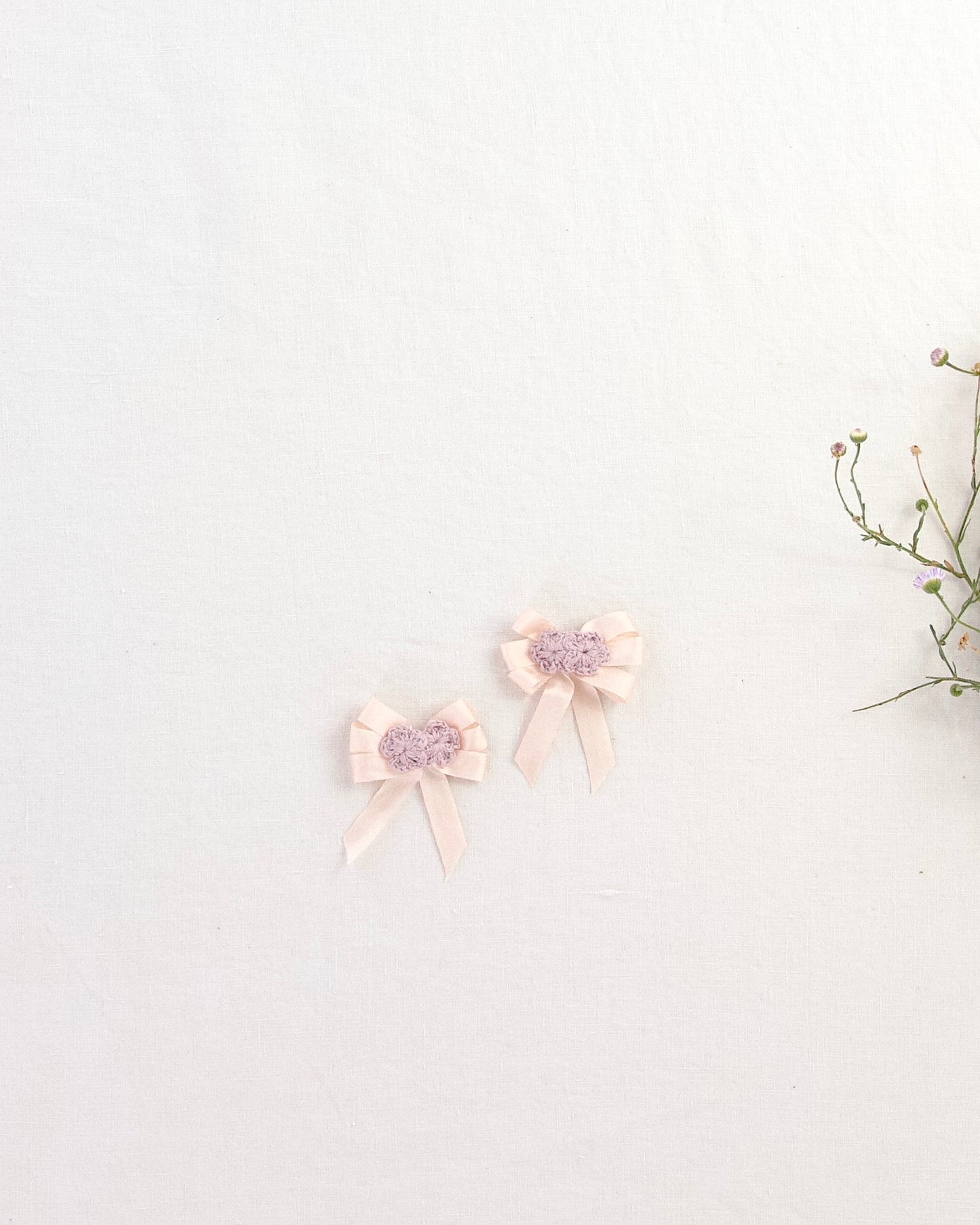 floral crochet hair clips . lilac / linen