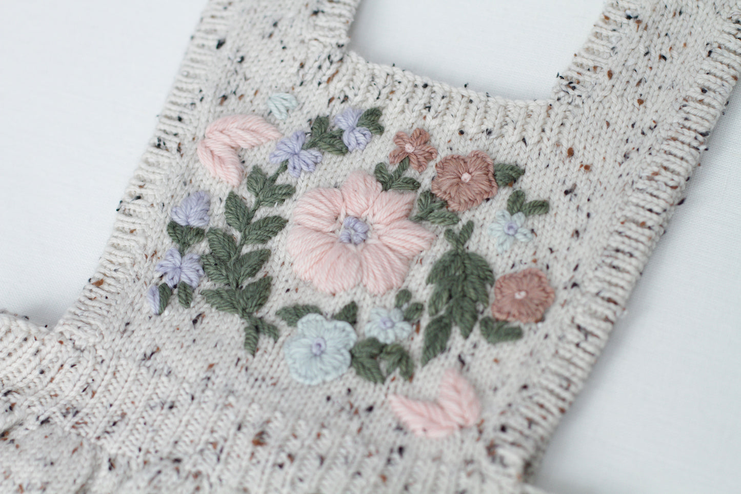 bouquet pinafore . snowdrop tweed