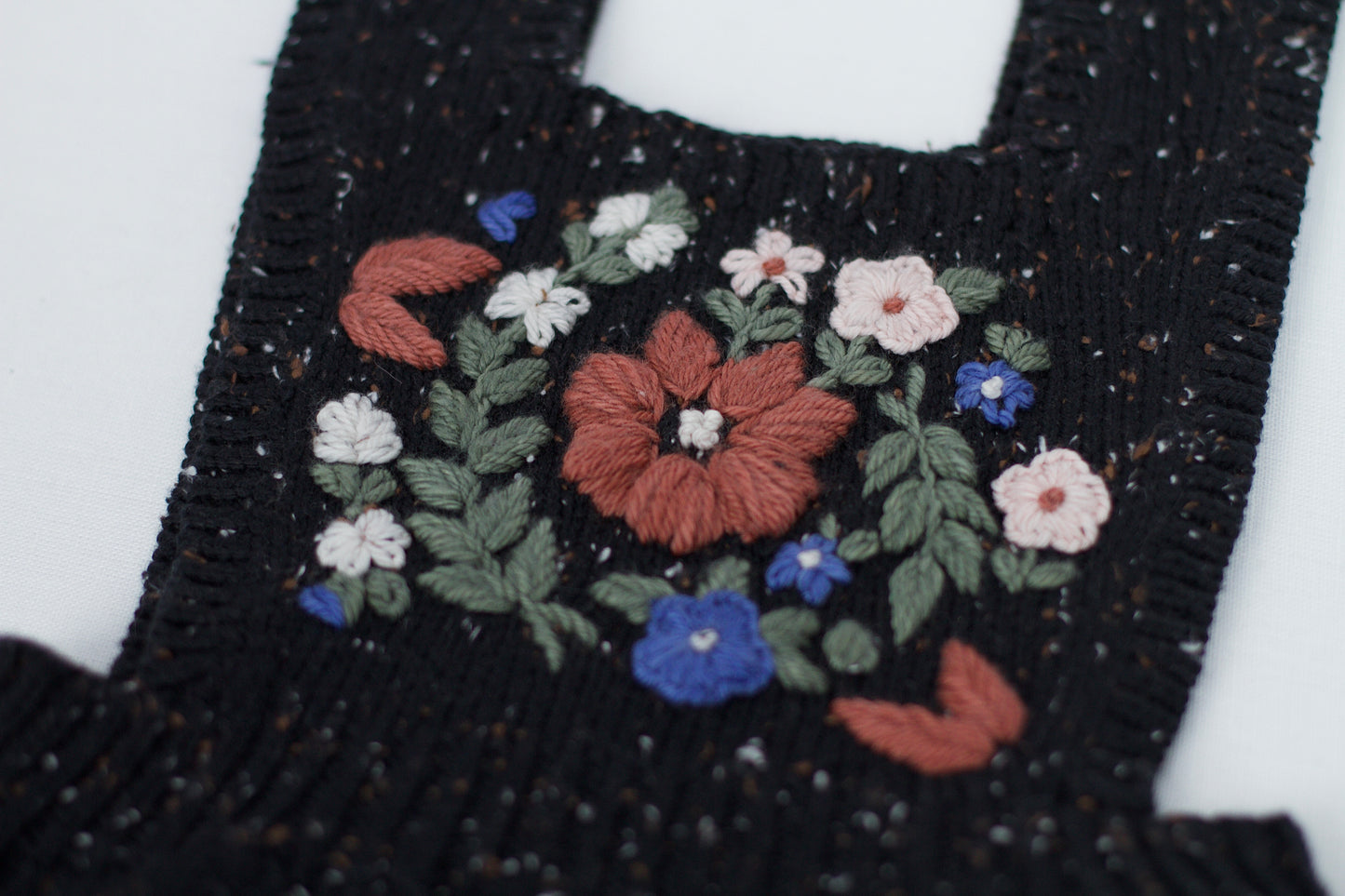 bouquet pinafore . noir tweed