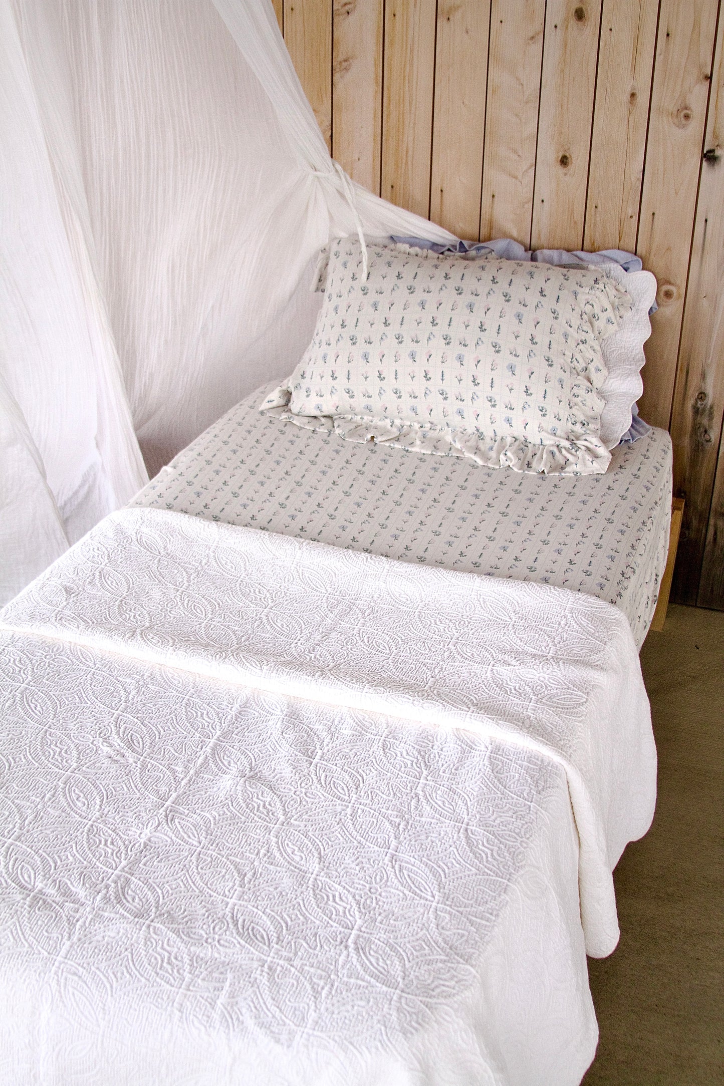 vintage ivory quilt