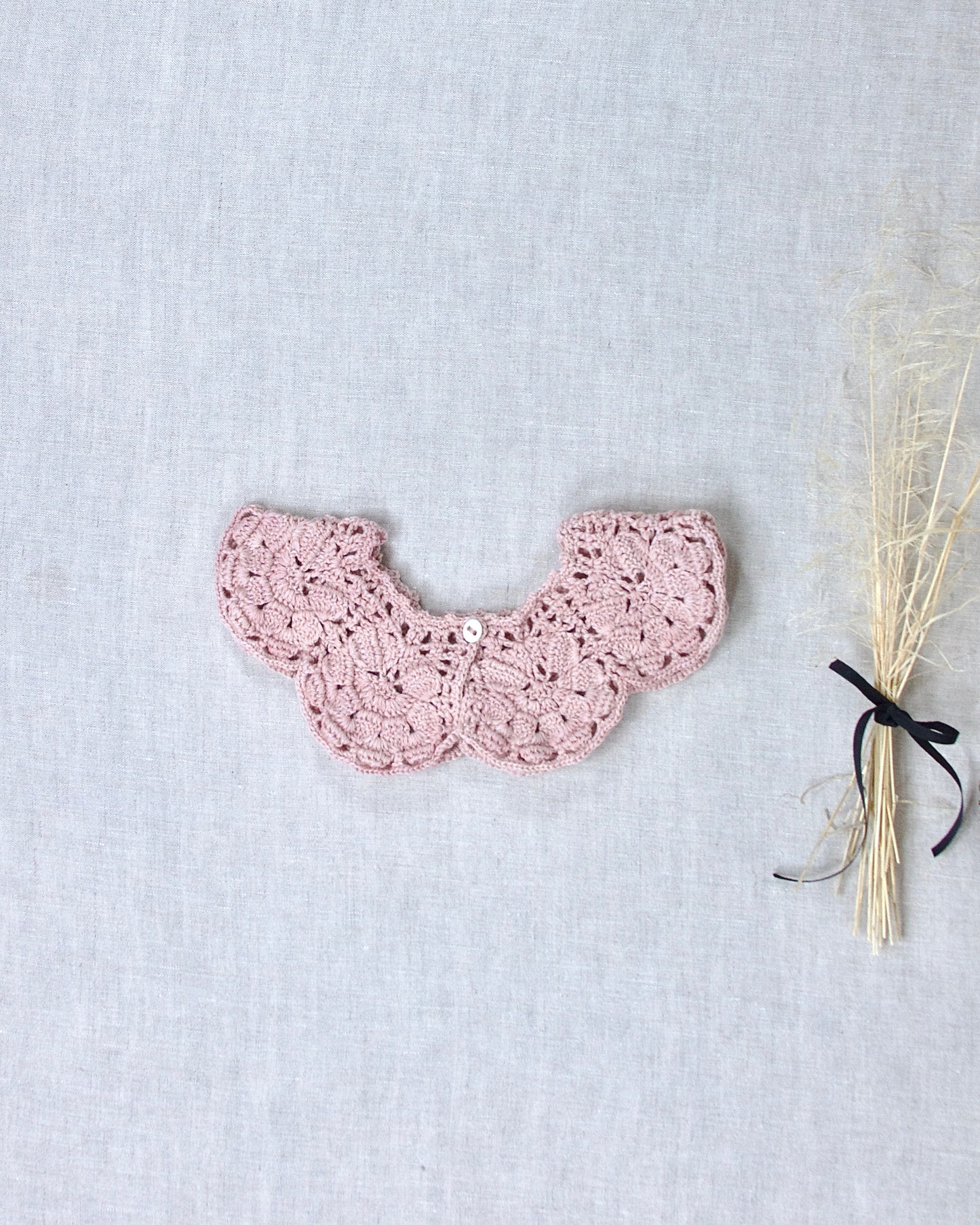 rose collar . mallow